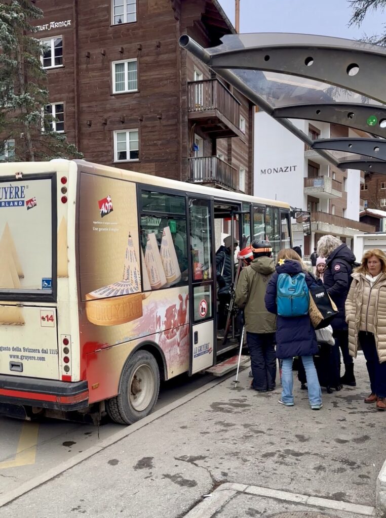Transporte público elétrico Zermatt I Imagem: Andréa Reis